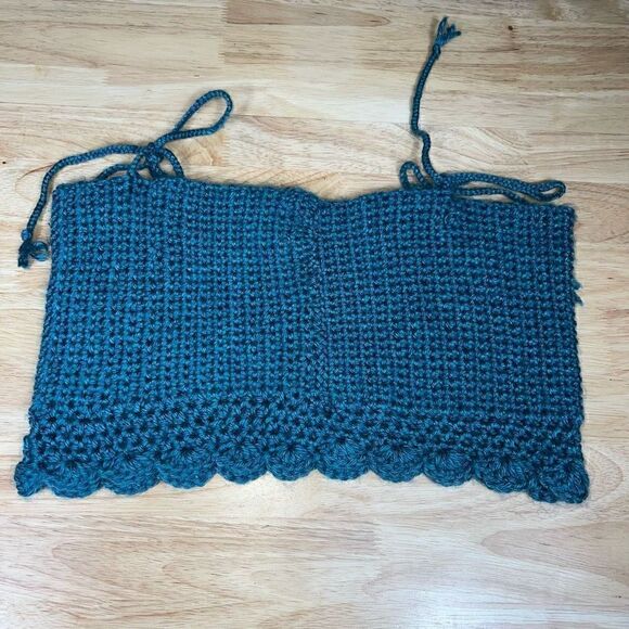 Homemade Crochet Cropped Top, Scalloped Hemline, Single Seam Up Back, Women’s L - Picture 4 of 8